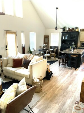 OPEN CONCEPT FLOOR PLAN