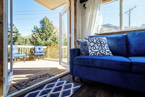 Easy access to the front deck. No steps!