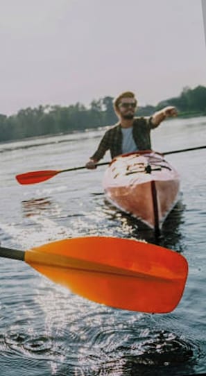 Comes with kayaks cruise around the Lakes