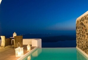 Splendid Santorini Villa | 2 Bedrooms |  Villa Baia Blu | Private Heated Pool with Jacuzzi Jets | Panoramic Sea View | Imerovigli