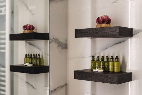 Bathroom amenities