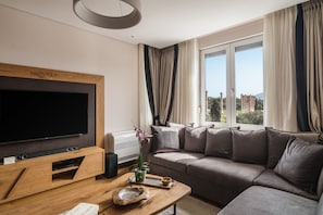 Amazing Athens Apartment | 4 Bedrooms | Apartment Natalia | 4th Floor | Syggrou Av. 12 | Acropolis