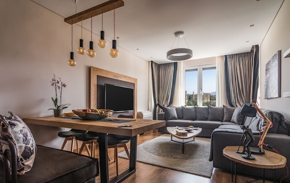 Amazing Athens Apartment | 4 Bedrooms | Apartment Natalia | 4th Floor | Syggrou Av. 12 | Acropolis