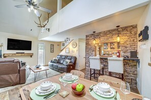 Living Room | 1st Floor | Free WiFi | Central Heat | Smart TV