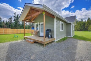 Porch | Gas Grill | Outdoor Seating