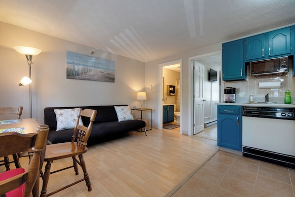 Adam said in his review "Joshua was an excellent host and great to work with! Thank you for having us!"