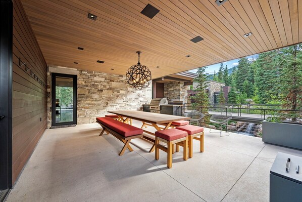 Outdoor dining