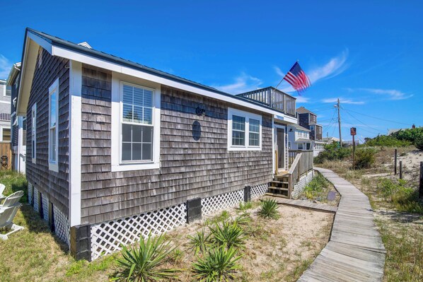 Plymouth Vacation Rental | 2BR | 1BA | 5 Steps to Enter | 580 Sq Ft