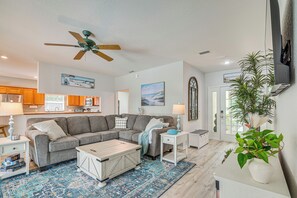 Living Room | Smart TV | Free WiFi | Electric Fireplace | Board Games