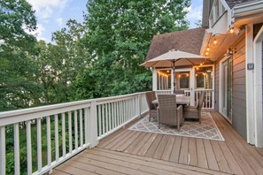 upper deck dining