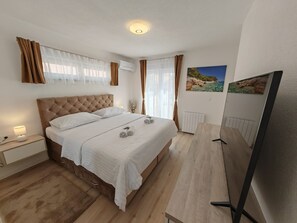 Schlafzimmer 1