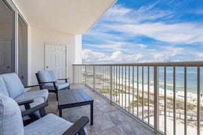 The Beach Club 1206C - Prairie Pirate Hideaway Balcony Area
