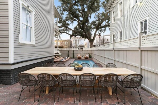 Outdoor dining