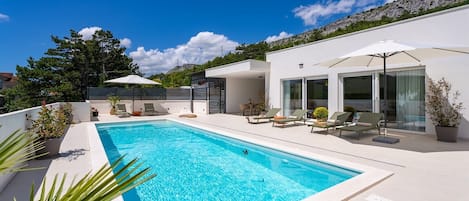NEW Stylish villa Tenera with private heated pool, 3 bedrooms