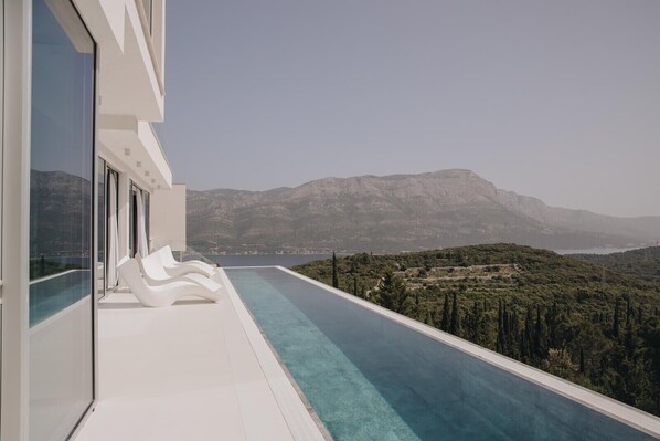 Infinity heated pool in luxury Villa Morello Korcula 1 with heated pool, gym, sauna
