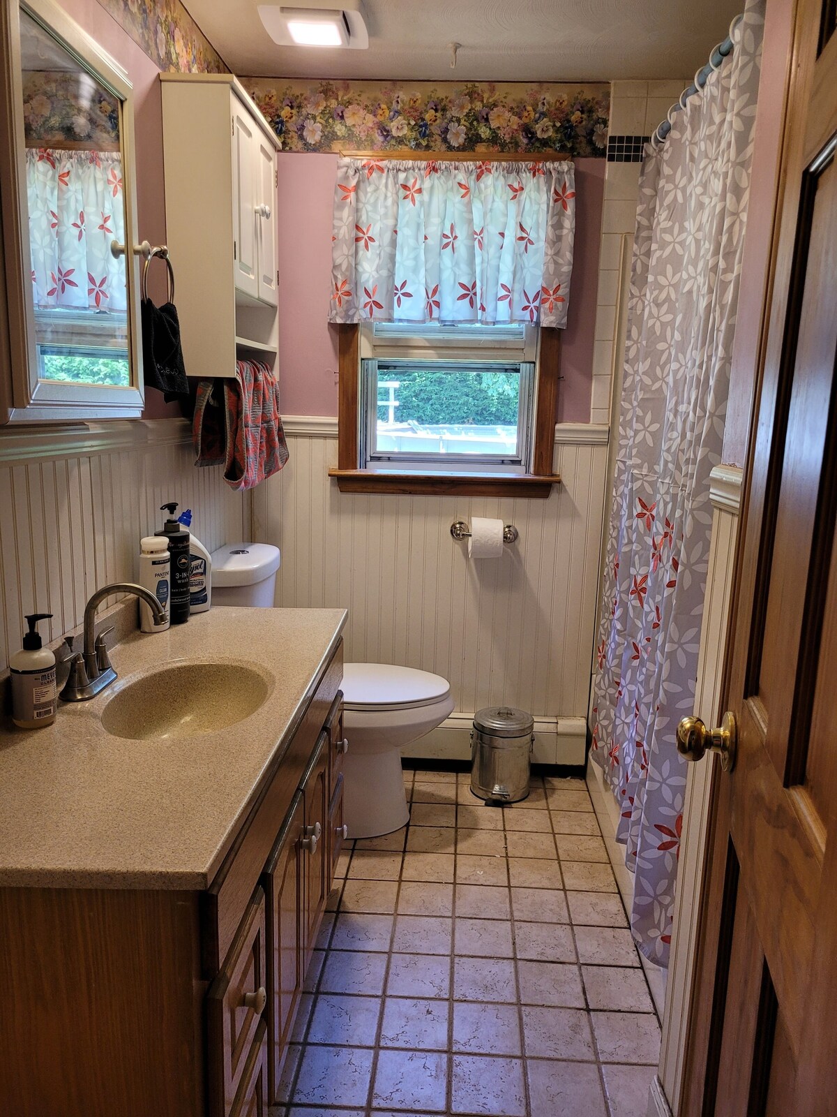 Cozy Stylish Comfortable Lake Congamond Suffield House