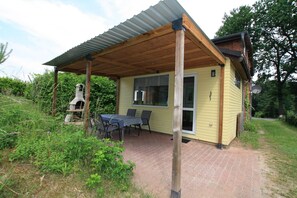 Stugans exteriör [sommar]
