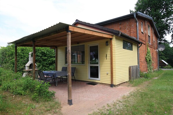 Stugans exteriör [sommar]