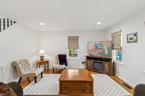 Relax in the Living Area with Free WiFi and Flat Screen Smart TV.