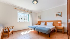 This bedroom offers quality bed linen for a good night's rest. Also, has an en suite bathroom
#bedroom #rest #relax #algarve #portugal