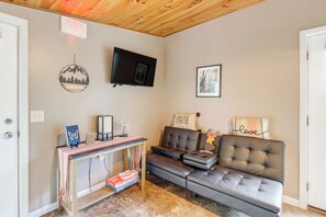 Living Area | Free WiFi | A/C Unit | Smart TV