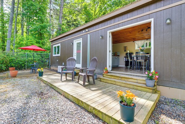 Blairsville Vacation Rental | Studio | 1BA | 560 Sq Ft | Stairs to Enter