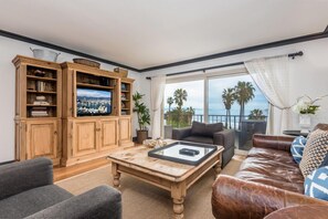 221-00202livingroom-1