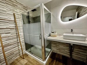 Salle de bain vue 1 Ti Kaz Coco Jungle - Petite Anse - Moutchy - Bouillante - Basse Terre - Guadelou