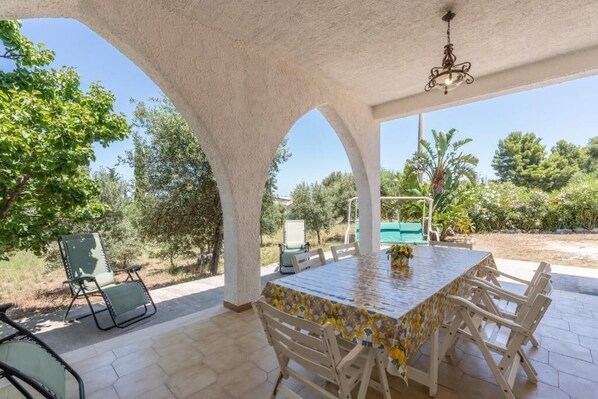 Outdoor dining
