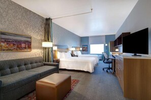 Unit with 2 Queen size beds. Exact unit will be assigned upon arrival. Views, colors and decor may vary.