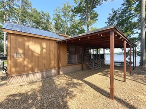 Tiny Home overlooking the lake, covered carport