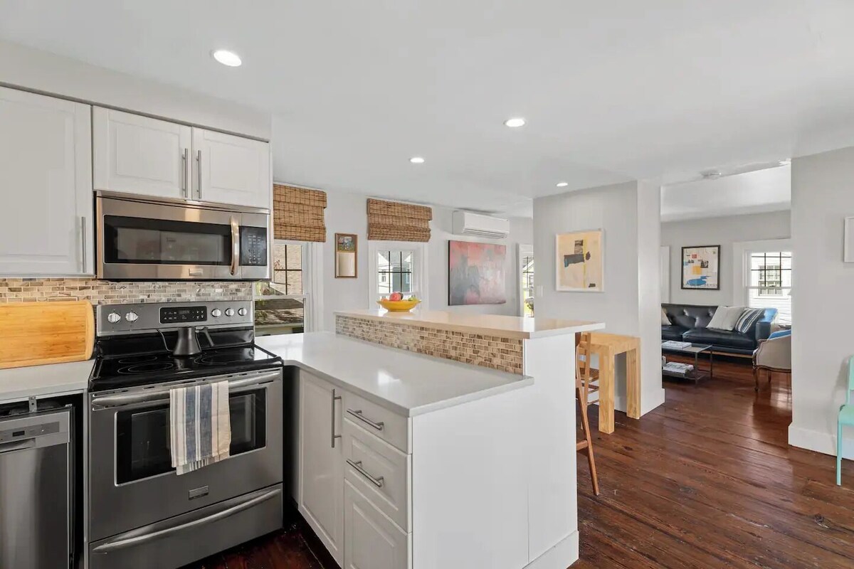 Two-bedroom Apt. in Stonington Borough