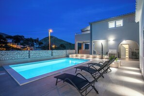 Pool area ideal for days in the sun! Sunbeds, a shower and a grill just for you.