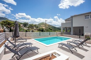 Pool area ideal for days in the sun! Sunbeds, a shower and a grill just for you.