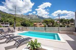 Pool area ideal for days in the sun! Sunbeds, a shower and a grill just for you.