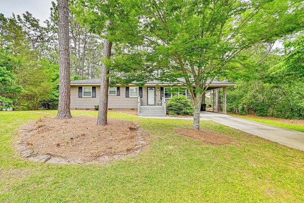 Pinehurst Vacation Rental | 3BR | 1.5BA | 1,100 Sq Ft | Stairs Required