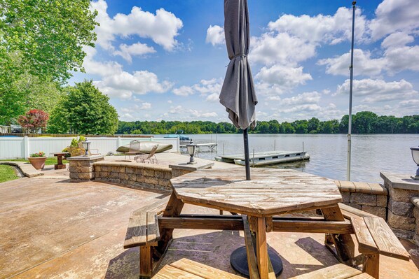 Howe Vacation Rental | 3BR | 2BA | 1,188 Sq Ft | 5 Steps Required to Access