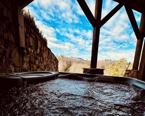 Outdoor spa tub