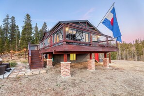A cozy split level home with exterior access to the deck from the upper main level. Stairs to the hot tub make for easy access from the Kitchen
