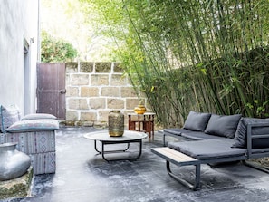 Furniture, Plant, Table, Building, Outdoor Furniture, Interior Design, Living Room, Wood, Grass, Wall