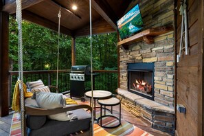 "We really enjoyed watching tv while relaxing in the hot tub. All in all, this was the perfect cabin for our laid back trip!" - Emily