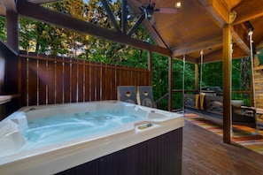 "The cabin was beautiful and it was very cozy! Loved the hot tub on the back porch since the evenings were chilly! Overall recommend staying here to anyone!" - Joshua