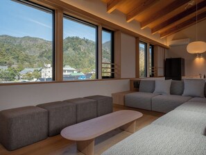 [Annex] Living room/Relax while looking out at Mt. Yakumo