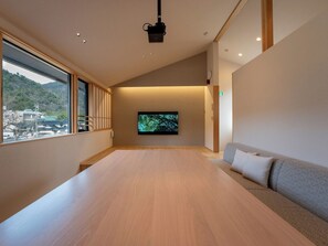 [Main building] Living room/Spacious living room that is spacious enough for 6 people