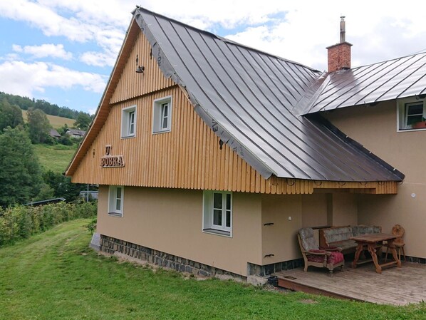 Wolke, Himmel, Eigentum, Gebäude, Fenster, Haus, Holz, Pflanze, Baum, Hütte