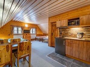 Cabinetry, Meubles, Bois, Comptoir, Architecture, Table, Design Intérieur, Tache De Bois, Cuisine, Sol
