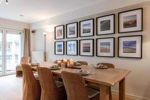 Dinner table details