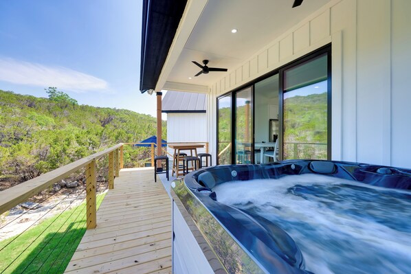 Canyon Lake Vacation Rental | 2BR | 2BA | 1,200 Sq Ft | Stairs Required