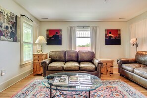 Living Room | Smart TV | Central A/C | Single-Story Unit
