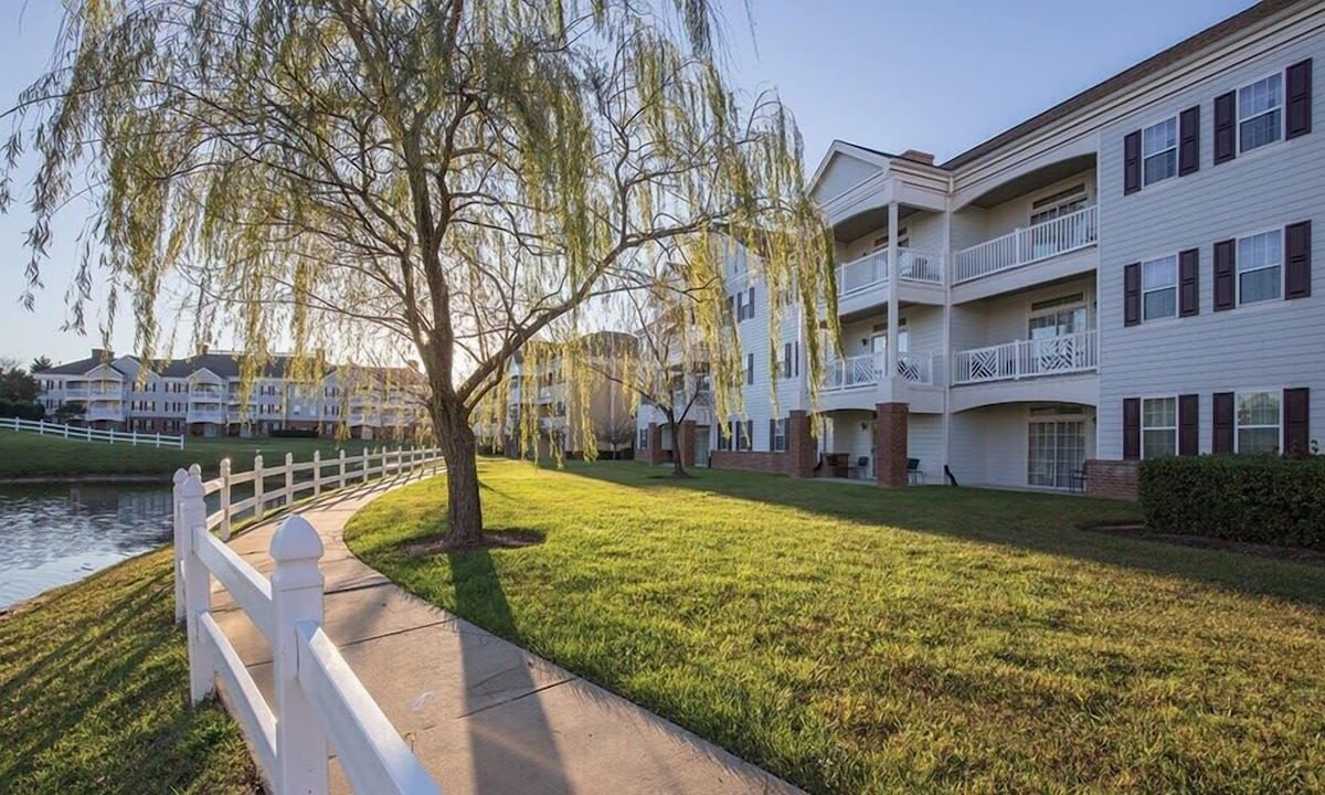 CW Governor’s Green | Two 2BR Suites Sleeps 16!